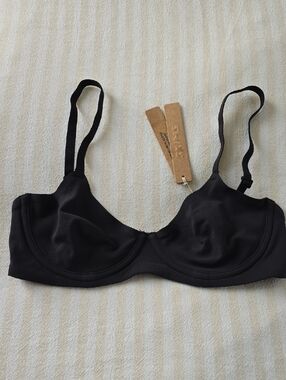 SKIMS Fits Everybody Unlined Demi Bra Size:30D Onyx
